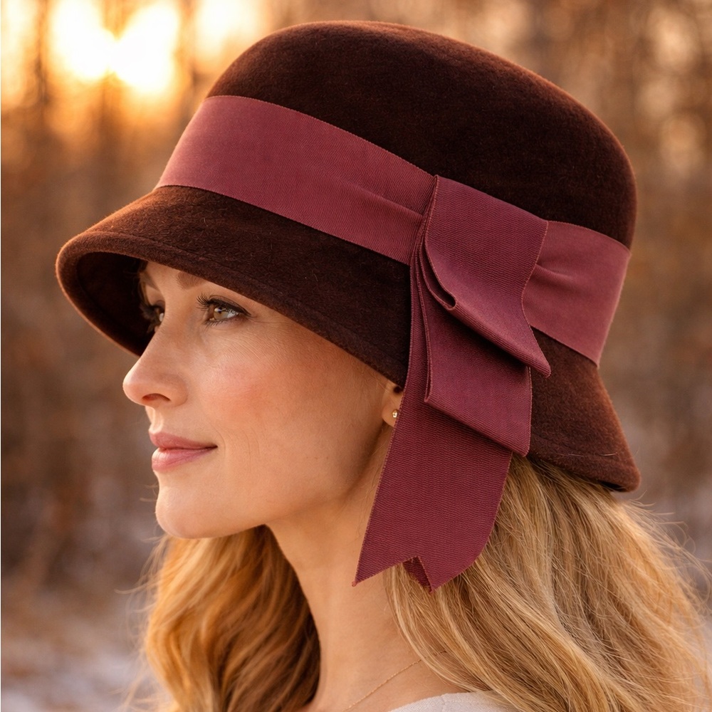 Elegant Vintage Royce Exclusive Peach Bloom Velour Cloche Hat